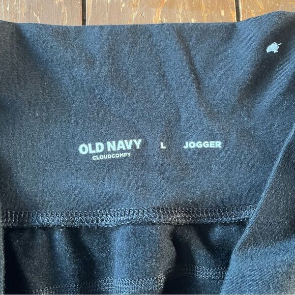 Old Navy Extra High-Waisted CloudComfy Joggers - Picture 6 of 7